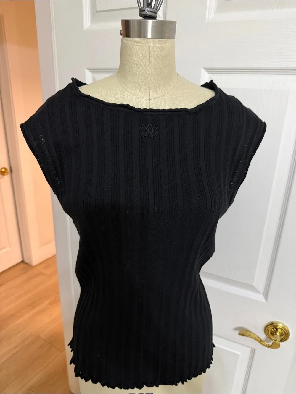 CHANEL Black Ribbed Cap-Sleeve Knit Top